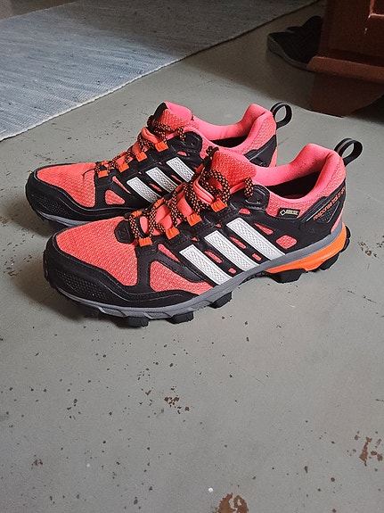 Adidas trail goretex maastojuoksukengät