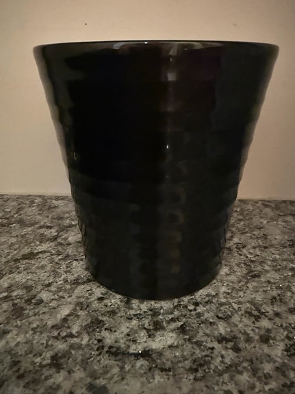 Kukkaruukku, musta