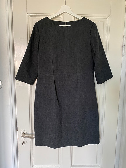 Esprit harmaa kotelomekko 42