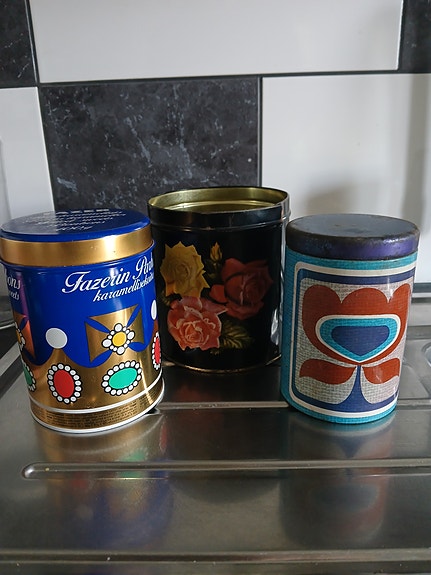 Vanhat peltipurkit