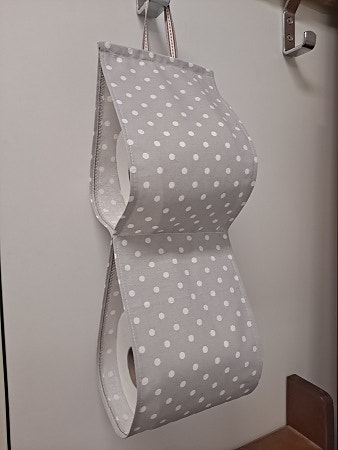 Wc-paperiteline maalaisromanttinen kankaasta ommeltu sis.postit