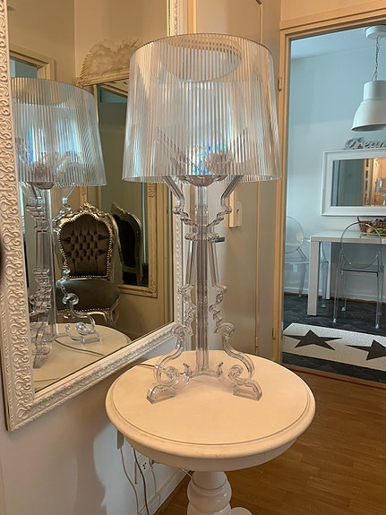 Kartell pöytävalaisin