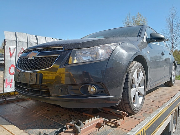 Chevrolet Cruze 1,8 automaati 2011 varaosina