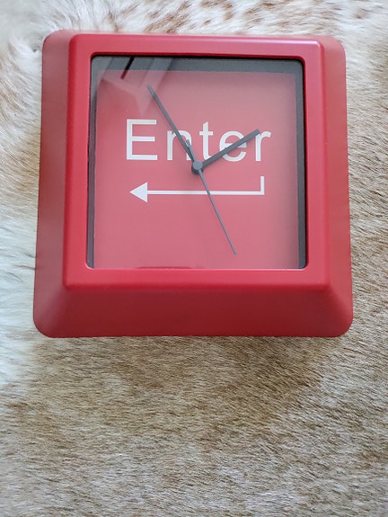 Seinäkello Enter,