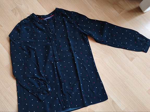 Tommy Hilfiger paita koko S