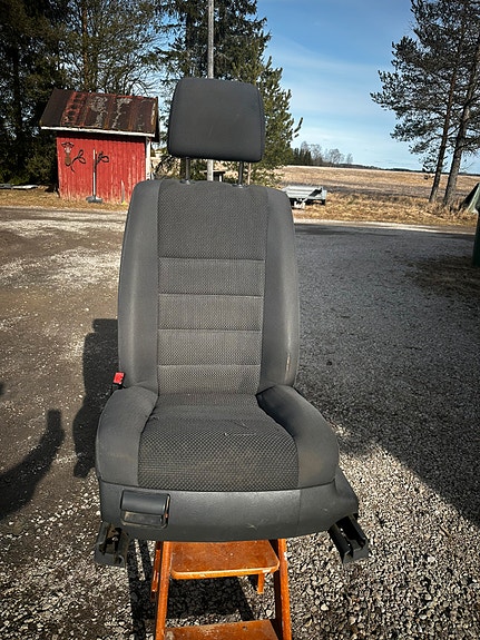 VW Touareg 3.0 TDi 2006 kuljettajan istuin