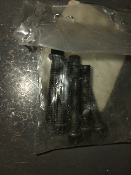 Kiertokangen pultti Opel Agila-A / Corsa-B / Corsa-C