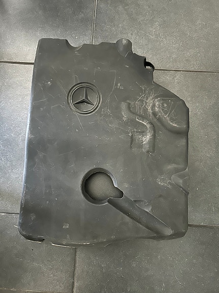 Mercedes-Benz Vito OM651 moottorin päällismuovi