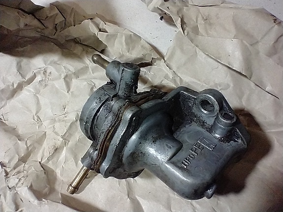 Fiat 600 tai 850 bensapumppu