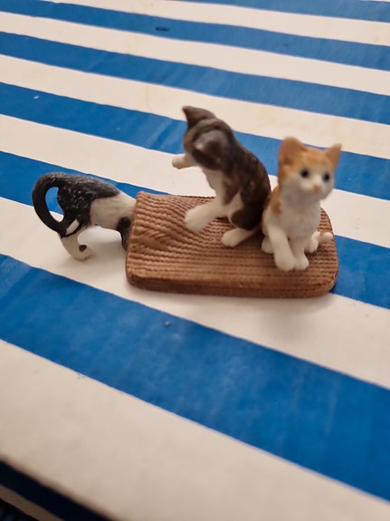 Schleich leikkivät kissanpennut