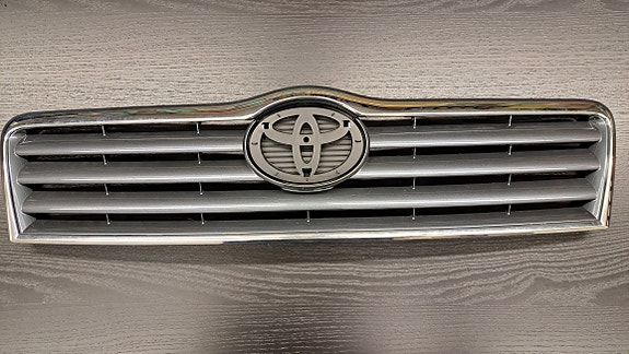 Jäähdyttäjän säleikkö, maski Toyota Avensis