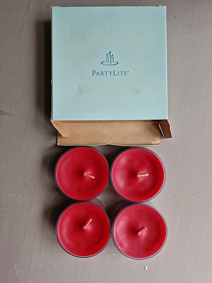 Partylite isot tuikkivat tuikut 4 kpl