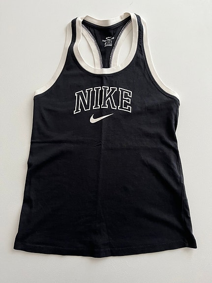 Nike toppi