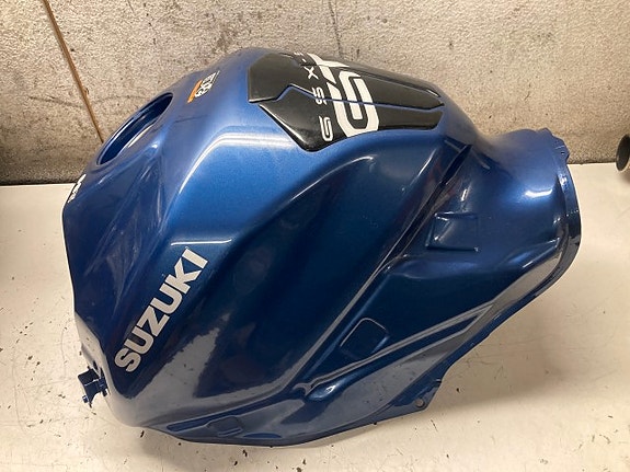 Suzuki GSX-S 1000 tankki