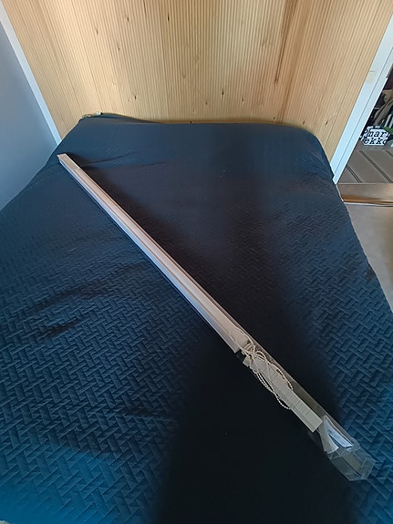 Valkoinen rullaverho
