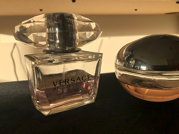 Versace Bright Crystal EdP ja DKNY Be Delicious Fresh Blossom