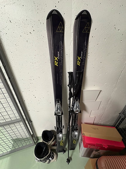 Fische 155 cm + suksisauva + salomon monot 41 eu