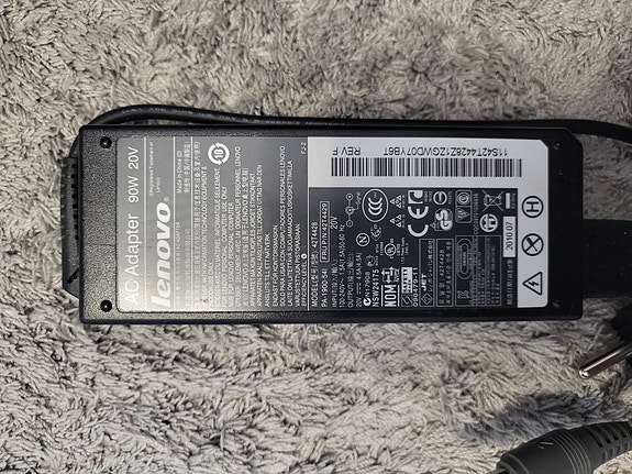 lenovo laturi / virtalähde 90W