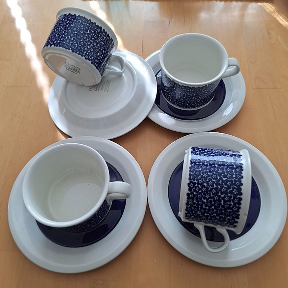 Arabia Faenza 4*kahvikuppi& lautaset