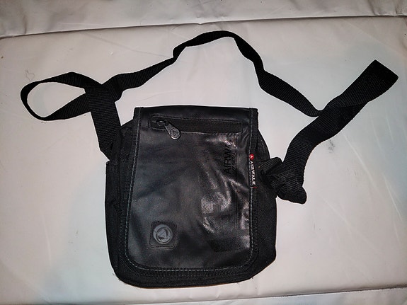 Airwalk crossbody laukku