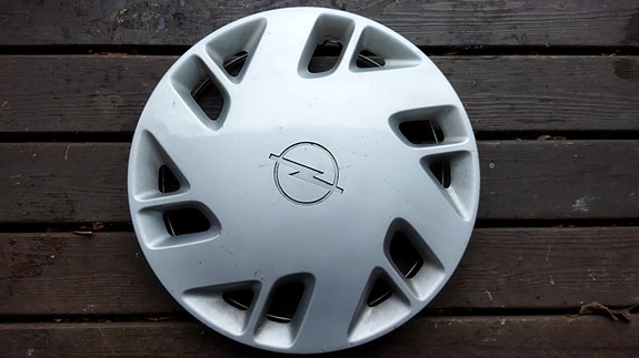 Opel Astra F 13" pölykapseli 1 kpl + 0,5kpl, Astra F tms