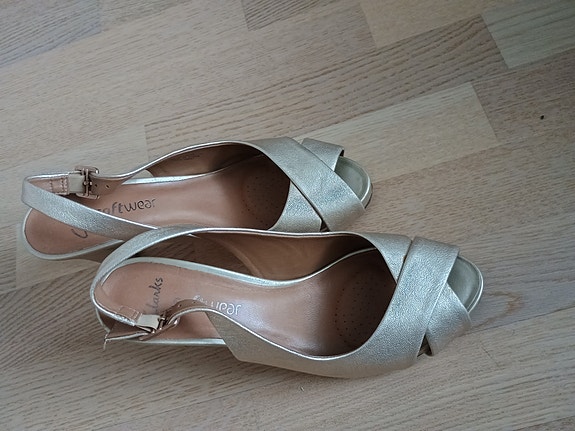 Naisten Clarks juhlasandaalit