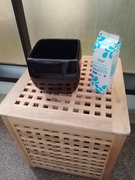 H Home musta lasitettu kukkaruukku