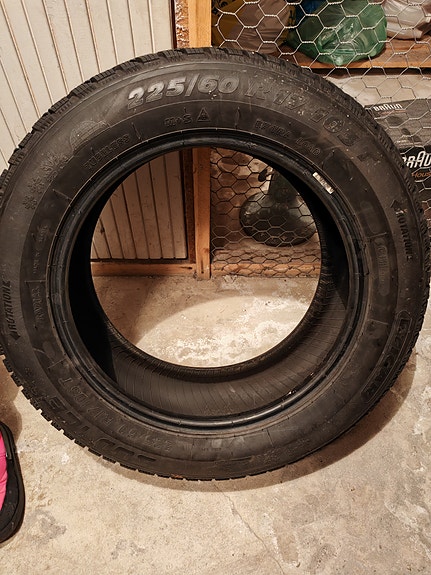 Nastarenkaat 225/60 R17 4 kpl