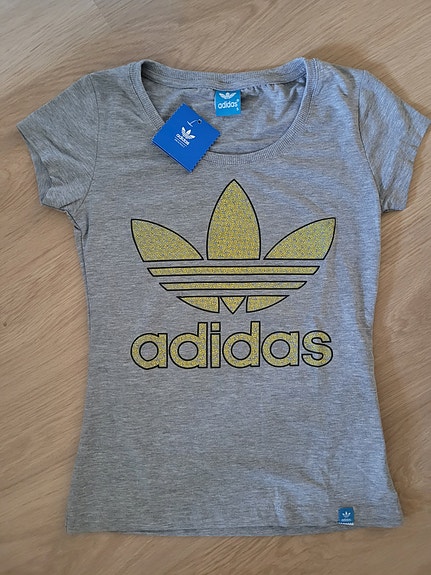 Adidas t-paita