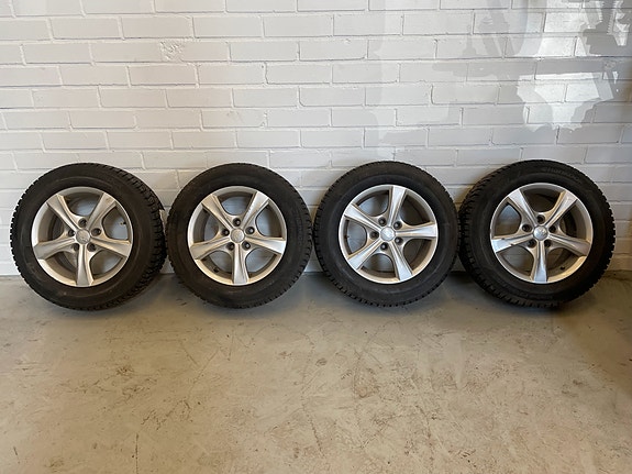 5x112 15” alumiinivanteet + hyvät 195/65R15 nastarenkaat(190)