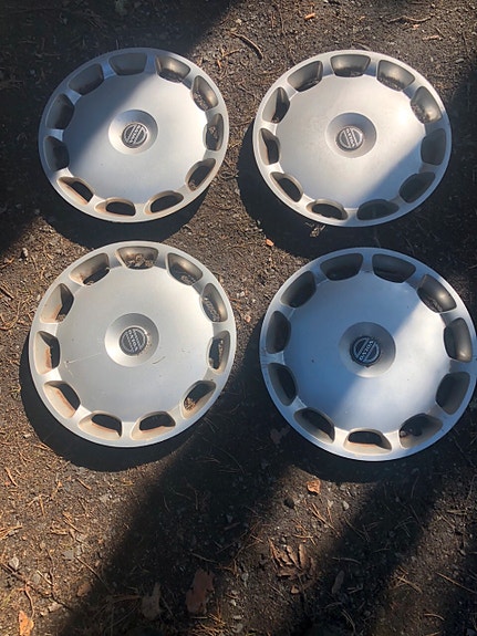 16" & 15” Volvon alkuperäiset, hyväkuntoiset pölykapselisarjat