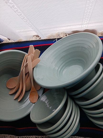 Vintage Kuusamo, savi, käsityö,17 kulhoa, isoa on 2 kpl, 15 pientä, +lusikkaa 10