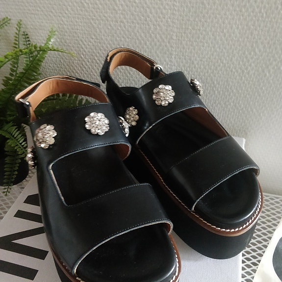 Luxury platform sandaalit
