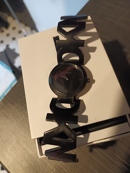 DKNY rannekello