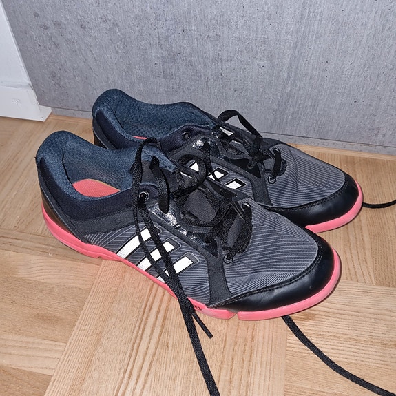 Adidas kengät 38