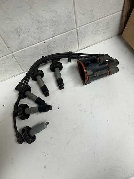 Volvo 850 2.5 bensan virranjakaja ja tulpanhatut