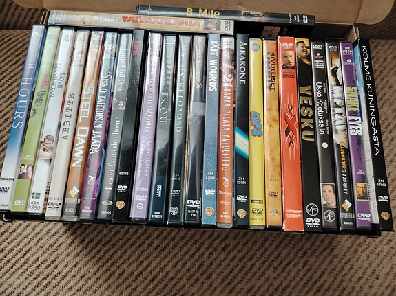 77 kpl DVD elokuvia