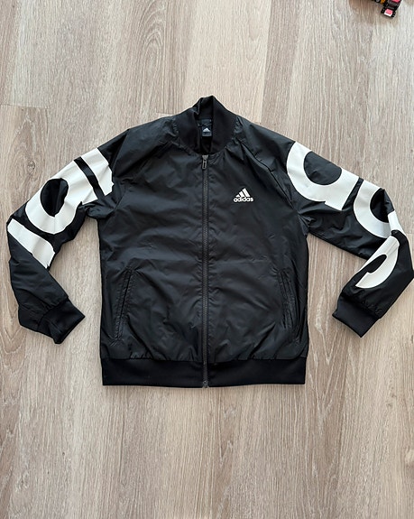 Adidas tuulitakki, xs