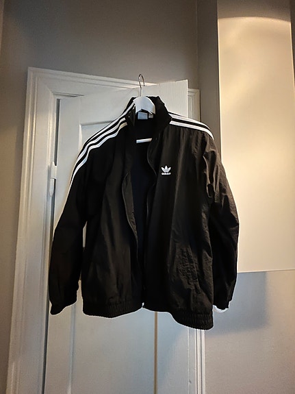 Adidas verryttelytakki