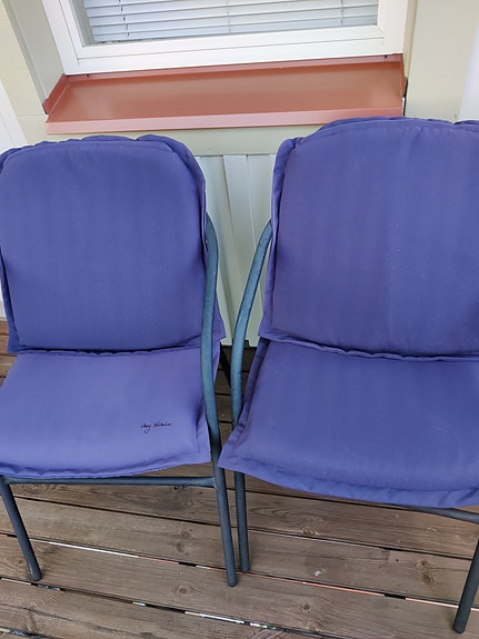 Kotiin/mökille tummansiniset terassituolien tyynyt 4kpl 4€