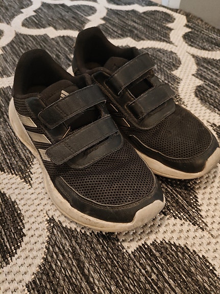 Adidas lenkkarit 34