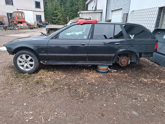 E39 Bmw 540 loppuauto.  Tarjoa