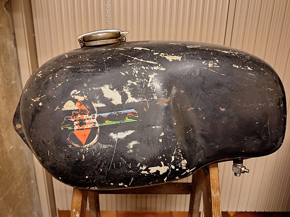 Gilera bensatankki, vanha