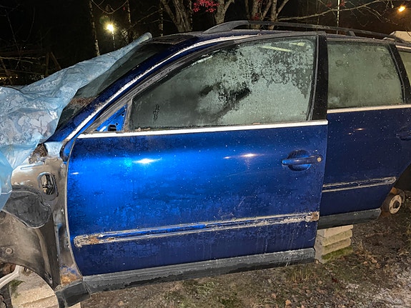 VW Passat 3BG (B5.5) vasen etuovi