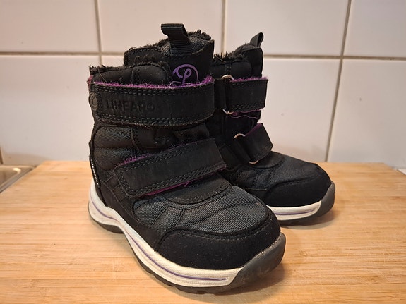 Linear välikausikengät koko 24