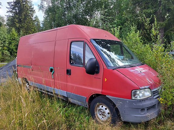 Myydään varaosia , moottori 2.3   2003 v