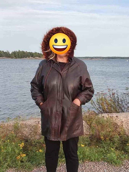 Naisten kotimainen nahkatakki koko: reilu 40