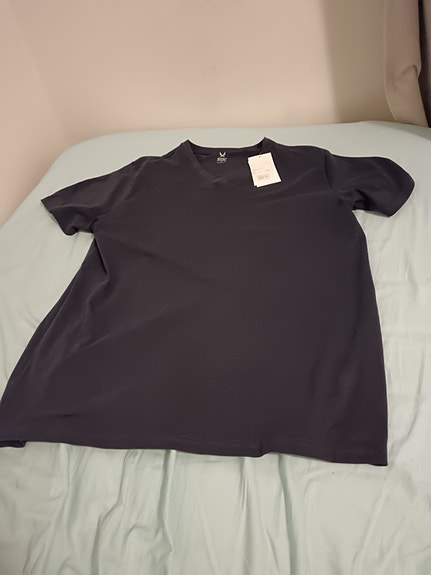 Tummansininen V-neck t-paita