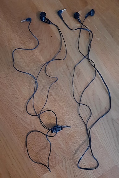 Sony ja Nokia nappikuulokkeet