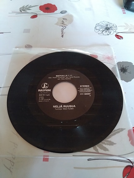 Neljä Ruusua 7" Matkalla / Hyvää päivää